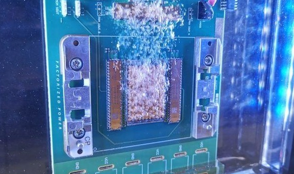 香港服务器的租用物理CPU的双核性能远超虚拟机的双核。